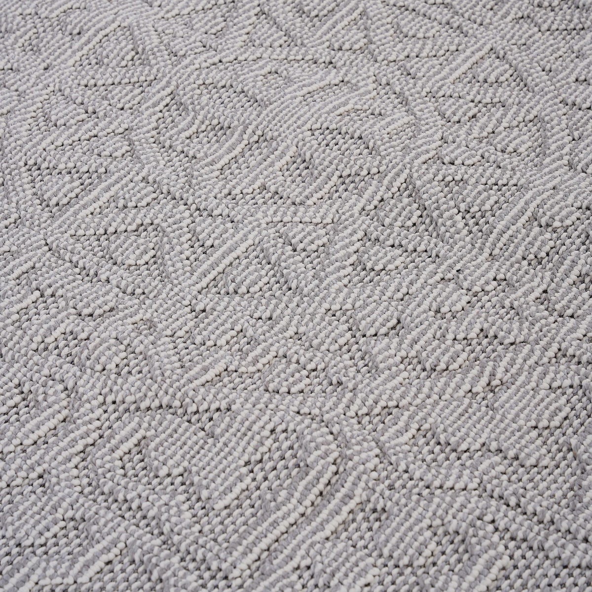 Medallion Indoor Outdoor Area Rug, 5x7 White Ivory Tasseled Polypropylene Rug for Living Room