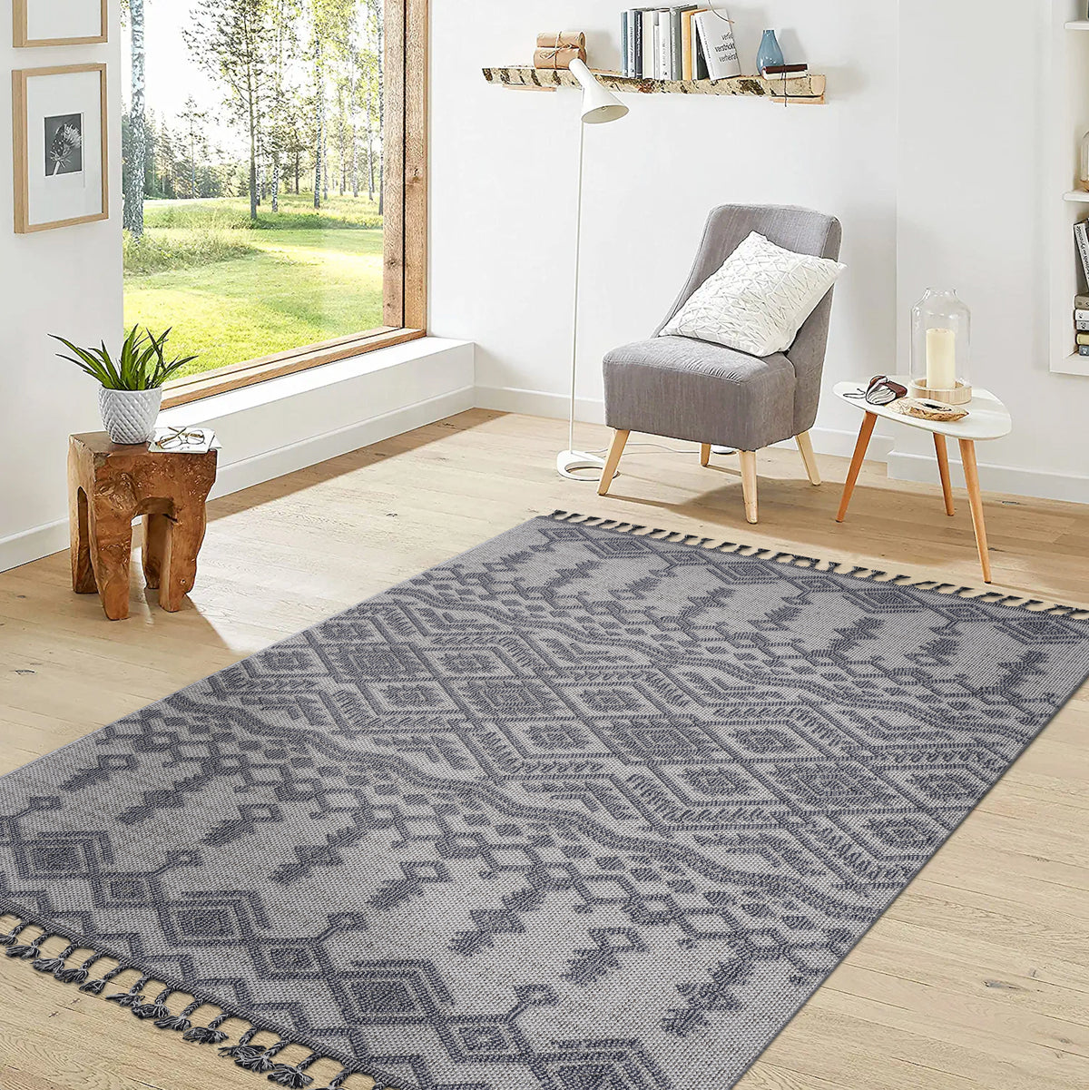 Indoor Outdoor Area Rug, White and Gray Tribal Diamond Pattern, 5x7 Machine-Woven Polypropylene With Tassels