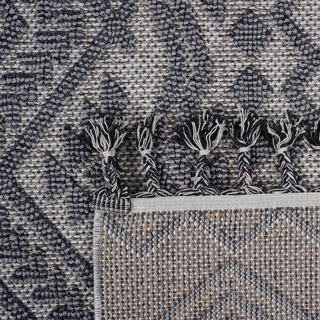 Indoor Outdoor Area Rug, White and Gray Tribal Diamond Pattern, 5x7 Machine-Woven Polypropylene With Tassels